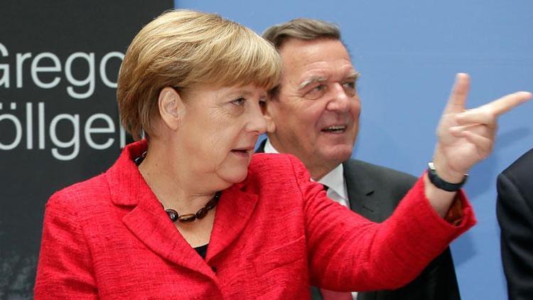 Schröder ve Merkel’e teşekkür borcu