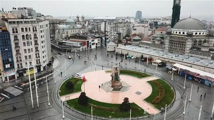 İstanbullular #EVDEKALdı Meydanlar boş kaldı