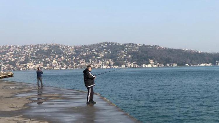 Tarabya Sahilinde yasağı çiğneyip balık tuttular