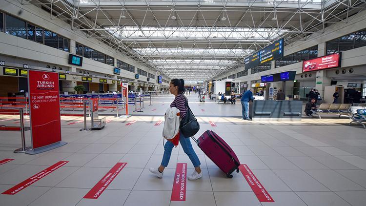 Antalya Havalimanında apron boşaldı, uçaklar parka çekildi