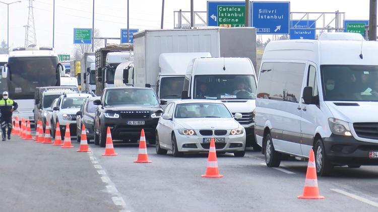 Bugün İstanbul... Kilometrelerce kuyruk oluştu