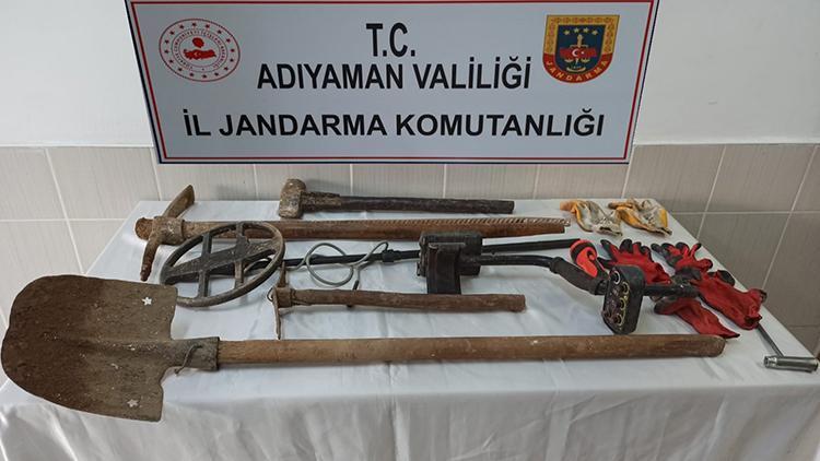 Adıyamanda kaçak kazı operasyonu: 4 gözaltı