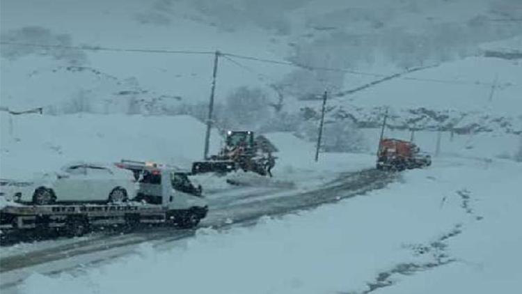 Bingölde 281 köy yolu kardan kapandı