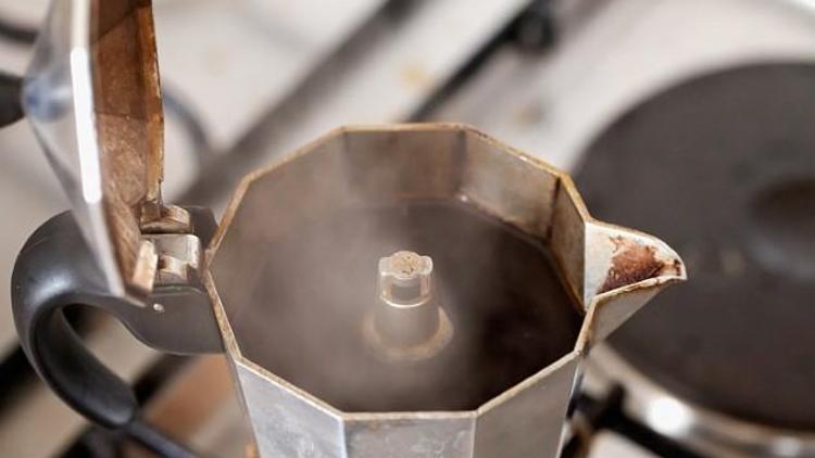 Evde moka pot ile espresso nasıl yapılır