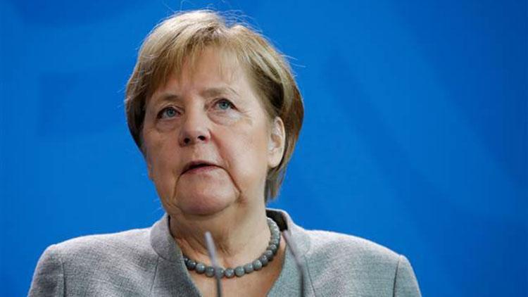 Almanya Başbakanı Merkel: İbadethanelerinde bir araya gelemeyen tüm inananlarla zihnen beraberim