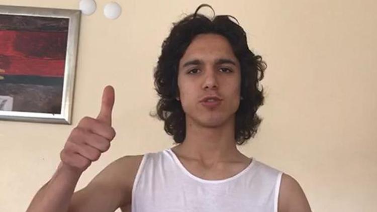 Corona virüs yasağının ardından 16 yaşındaki Emre Demir, evden çalışıyor