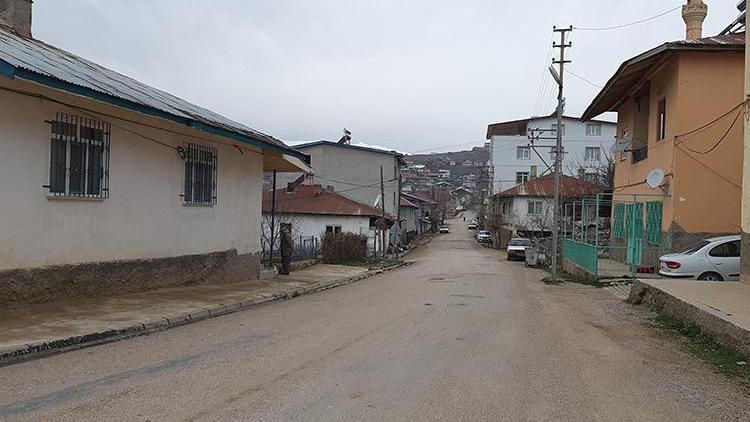 Karantinaya alınan Adana Tufanbeylide giriş-çıkışlara izin verilmiyor