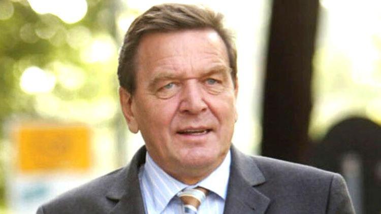 Schröder’den hükümete övgü