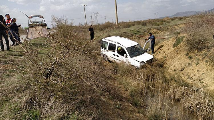 Antalyaya tali yoldan gitmek isterken kaza yaptılar: 4 yaralı