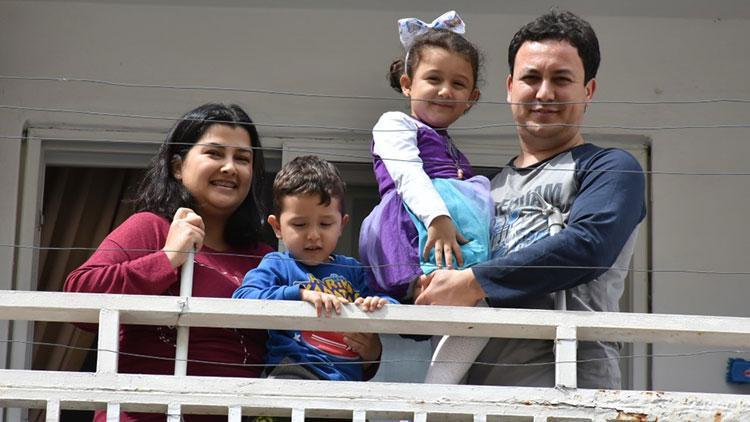 Marmaris’te kız çocuğuna komşularından balkonlardan sürpriz doğum günü