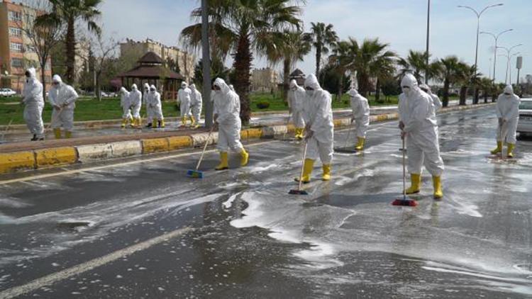 Şanlıurfa’da yollar yıkandı, 15 bin araç dezenfekte edildi