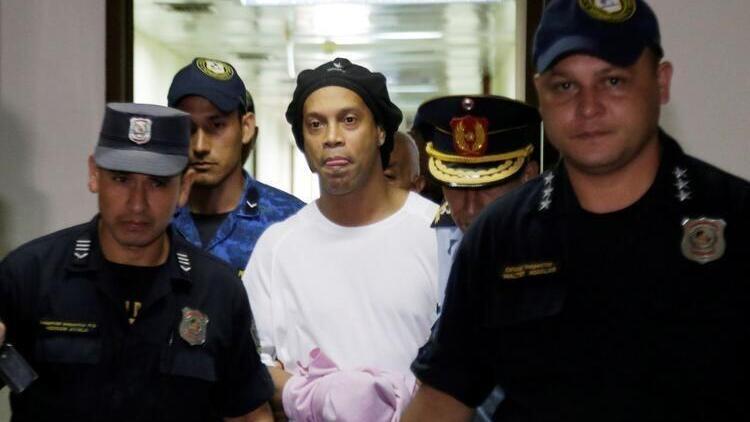 Ronaldinho’dan hapishanede ailesine videolu mesaj