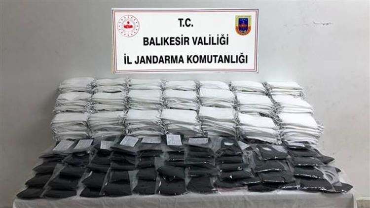 Balıkesirde 9 bin 850 adet kaçak maske ele geçirildi