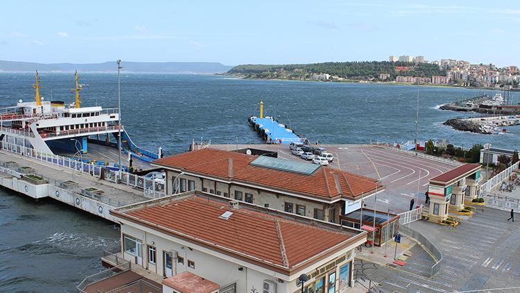 Çanakkalede fırtına feribot seferlerini etkiliyor