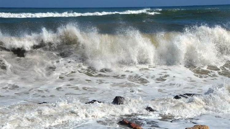 Fatsa’da dev dalgalar karayoluna ulaştı