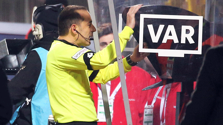 Futbolda yeni kural IFAB, elle oynama ve penaltı kuralını değiştirdi