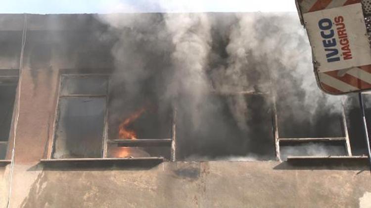 Bursada iş hanında yangın; kundaklama iddiası