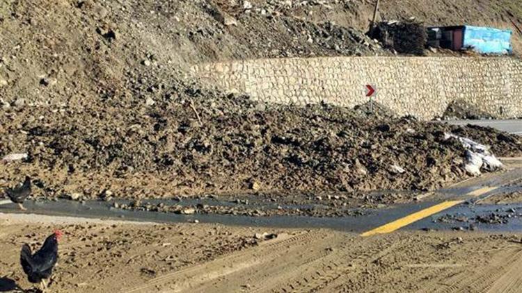 Siirt’te heyelan içme suyu borularını patlattı, 11 köy susuz kaldı