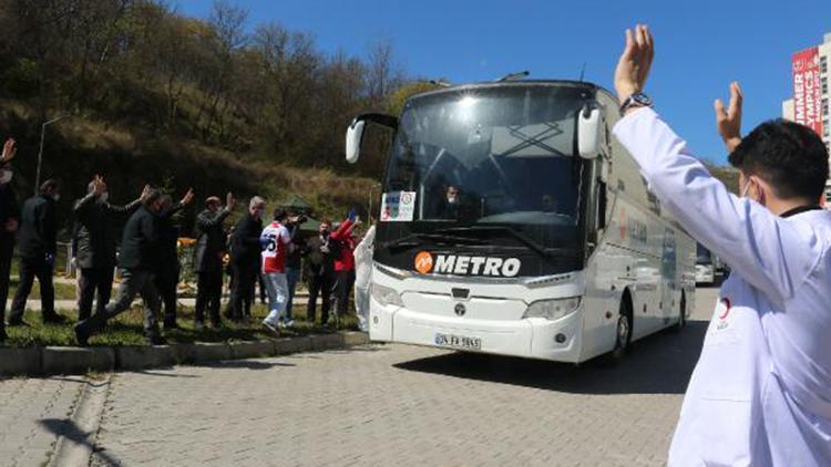 14 günlük karantina süresi dolan öğrenciler alkışlarla uğurlandı