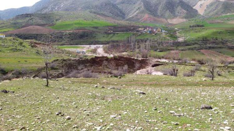 Heyelanda 11 köye su sağlayan şebeke zarar gördü