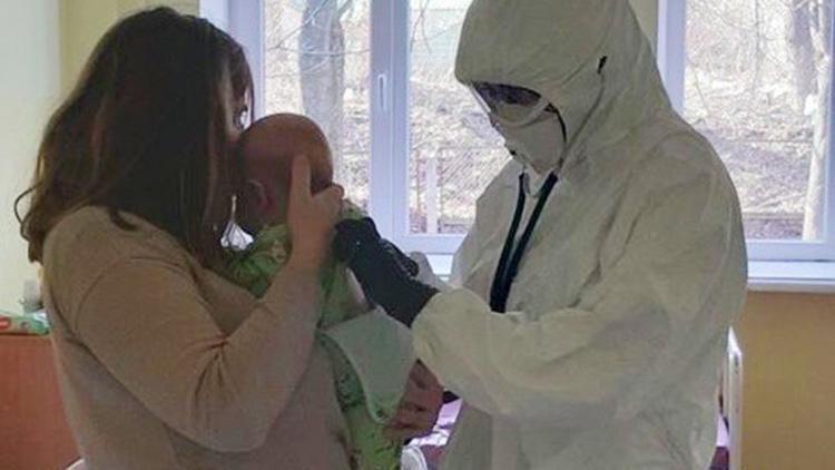 Ukraynada 3 aylık bebekte Corona Virüs çıktı
