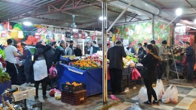 Yasağı duyan ilçe halkı manav, market ve fırınlara akın etti