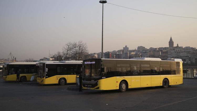 İstanbul’da yasak sonrası toplu taşıma seferleri seyrek şekilde yapılıyor