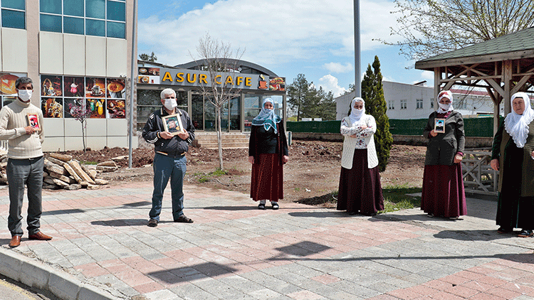 HDP önündeki aileler, oturma eylemini kaldıkları otelde sürdürdü