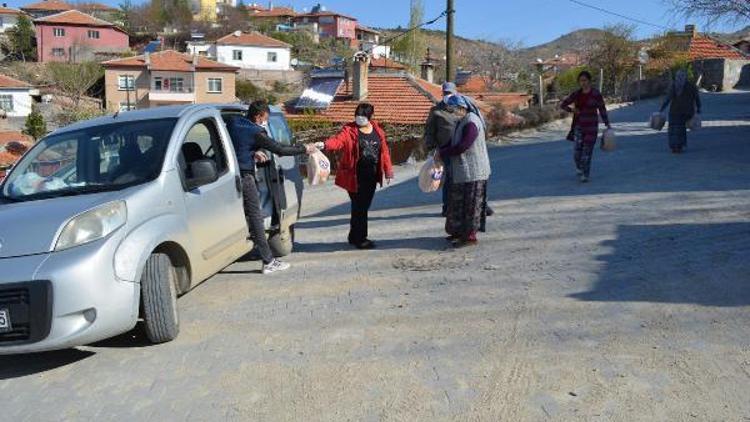 Şereflikoçhisarda vatandaşlara ücretsiz ekmek