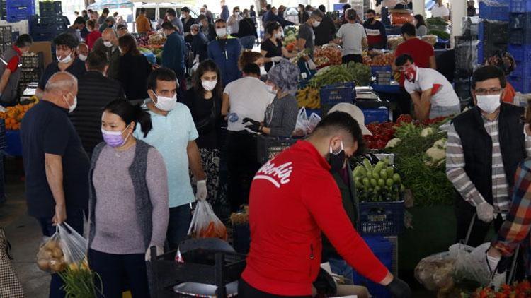 Yasak bitti vatandaş pazara koştu Dikkat çeken görüntü