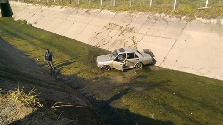 Bozdoğan’da otomobil kanala uçtu; 2 yaralı