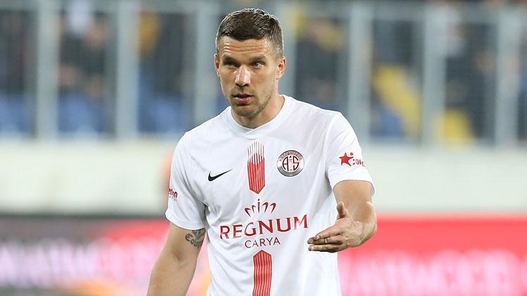 Lukas Podolskiden eleştiri: Türk kulüpleri bunu yapmıyor