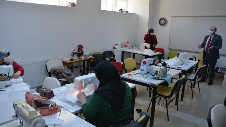 Başkan Özcan, maske dikim çalışmalarını yerinde inceledi