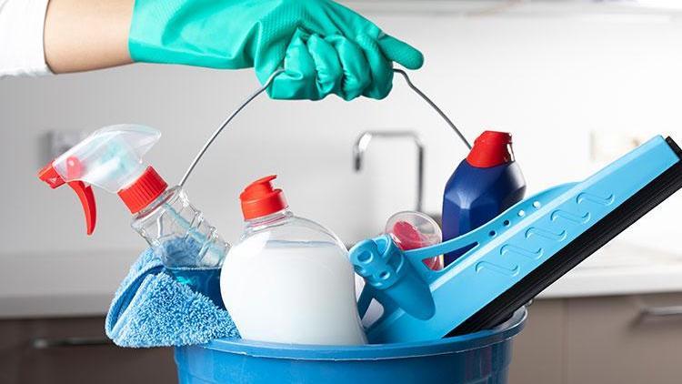 Koronavirüsten korunmak için temizlikte kullandığımız kimyasallara dikkat!