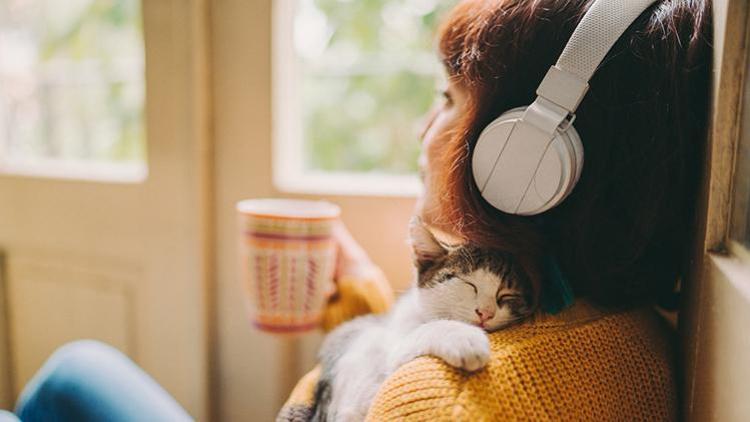 Koronavirüse Karşı Yeni Öneri: Bol Bol Müzik Dinleyin
