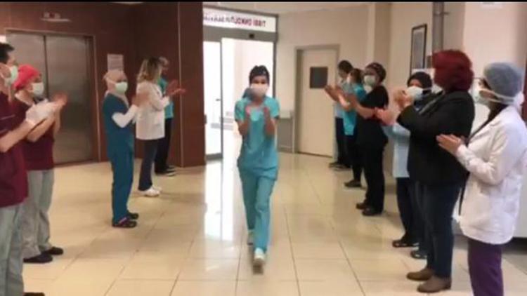 Eskişehir’de koronavirüsü yenen 4 sağlık çalışanı, alkışlarla göreve başladı