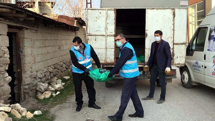 Sokağa çıkamayan kadın kömür istedi, Vefa ekibi getirdi