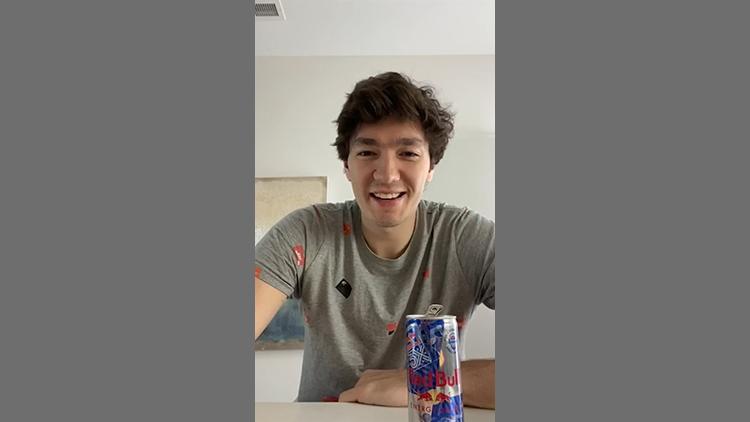 Cedi Osman hünerlerini bilgisayar başında gösterdi