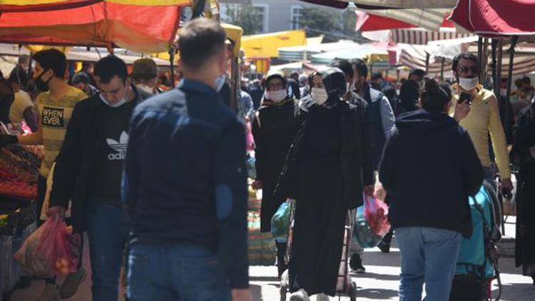 Konyada sokağa çıkma yasağı öncesi, pazar ve sokaklarda yoğunluk