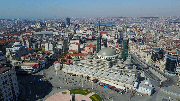 Taksim Meydanı ve İstiklal Caddesi havadan fotoğraflandı