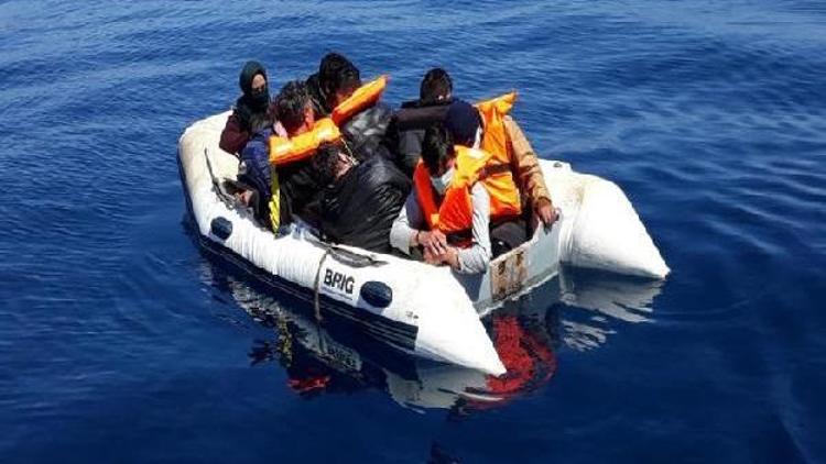 Yunan sahil güvenliğinin ölüme terk ettiği 10 göçmen kurtarıldı