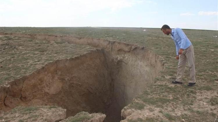 Görünce şok oldular 35 metre çapında 15 metre derinliğinde yeni obruk