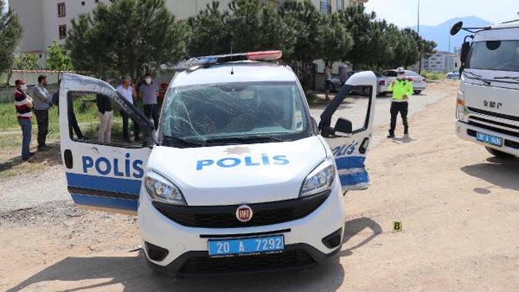 Polis aracı ile otomobil çarpıştı: 2si polis, 3 yaralı