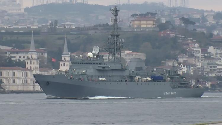 Rus savaş gemileri İstanbul Boğazından peş peşe geçti