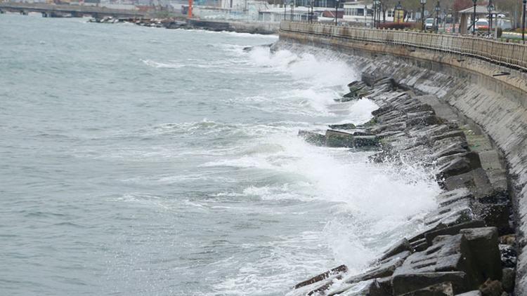 Marmara Denizinde ulaşıma poyraz engeli