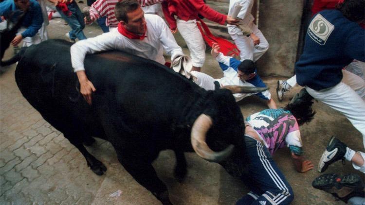 İspanyanın ünlü boğa festivali Kovid-19 nedeniyle iptal edildi