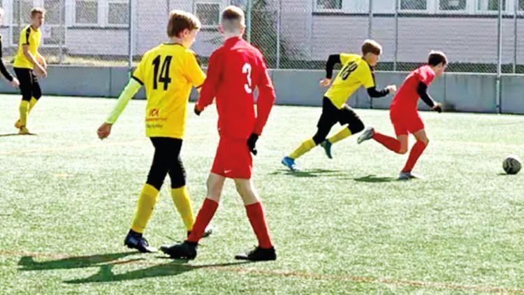 Gençlere futbol oynamak serbest