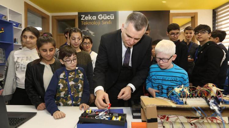 Zeka Gücü öğrencilerinden sağlık çalışanlarına 3D destek