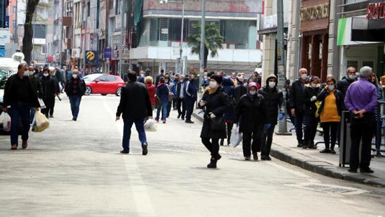 Zonguldakta 4 günlük kısıtlama öncesi caddeler hareketlendi