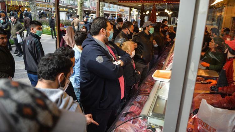 Fatihte sosyal mesafesiz ramazan alışverişi